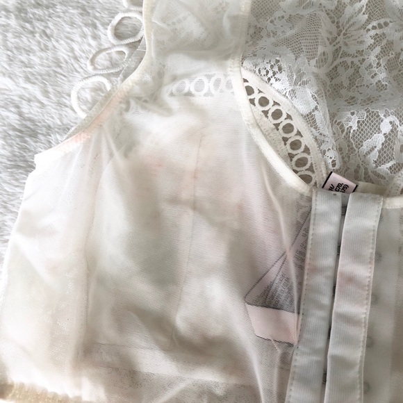 Victoria secret model romantic lace top sleeveless - Picture 4 of 5